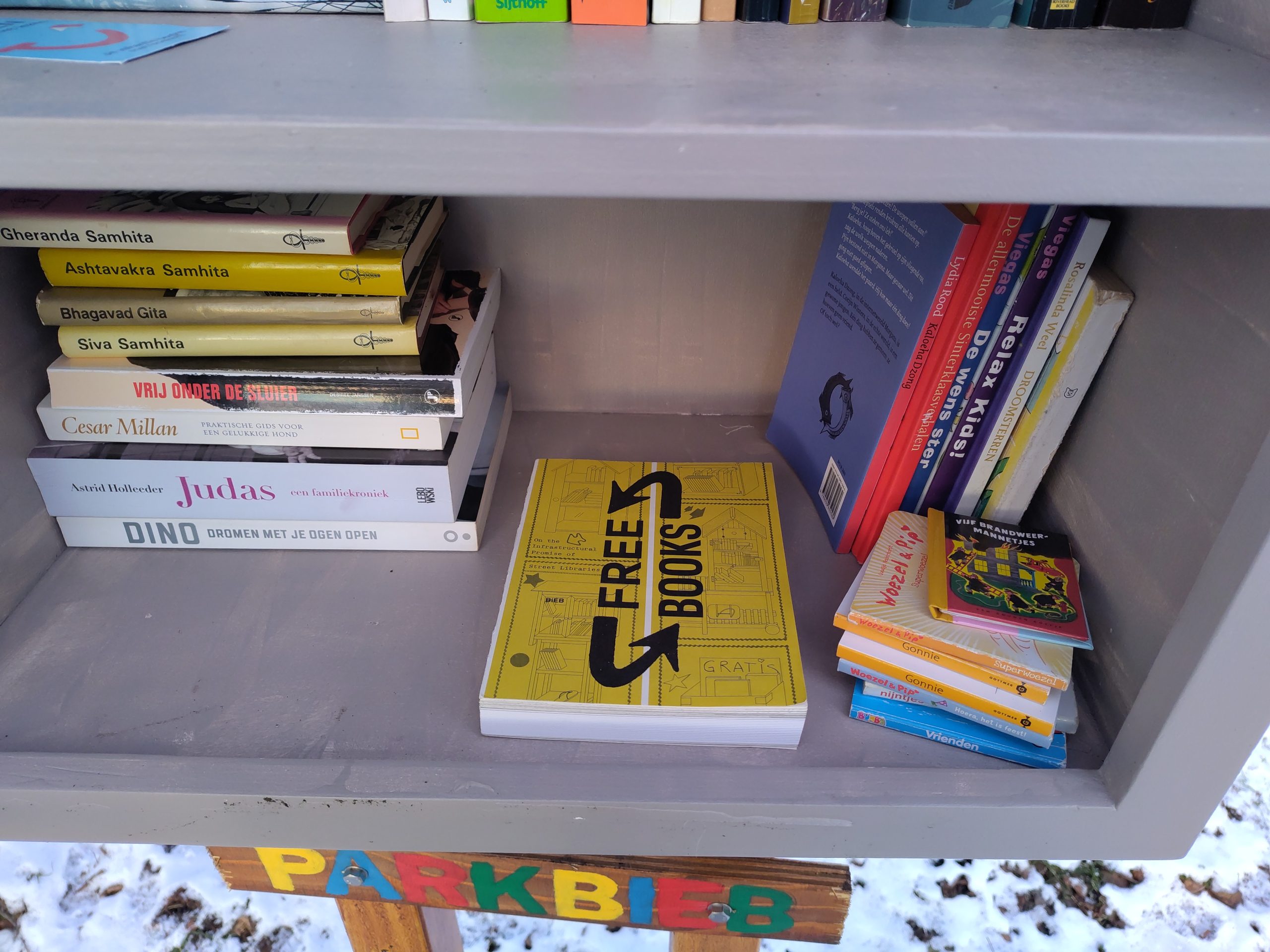 Foto van het boek Free Books in de Parkbieb.