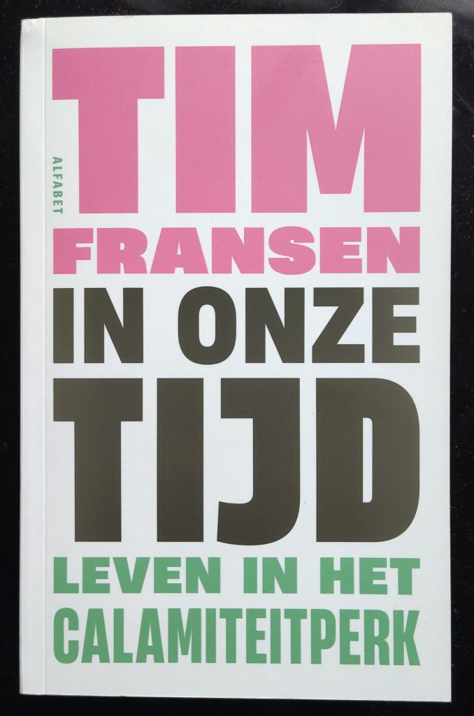 Boek Tim Fransen - In onze tijd. Leven in het calamiteitperk.

#DeZinVanHetBoek:
'Het is daarom de hoogste tijd het vooruitgangsgeloof te vervangen door een nieuwe vorm van - collectieve - hoop; een vorm van hoop die voortkomt, niet uit het idee dat beschaving een vanzelfsprekendheid is, maar uit het besef hoe ontzettend kwetsbaar zij is, en die ons de opdracht geeft - en de wil - om ons erover te ontfermen.' 
★★★★☆