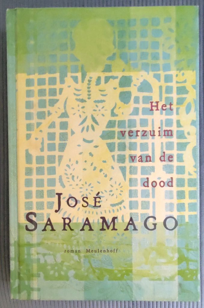 Boek José Saramago -  Het verzuim van de dood

#DeZinVanHetBoek: 
'wanneer de woorden de ene kant op gaan en de gedachten de andere, dan zullen we eens zien of er nog iets kan gebeuren wat de moeite waard is om aan terug te denken als we oud zijn.' ★★★★★